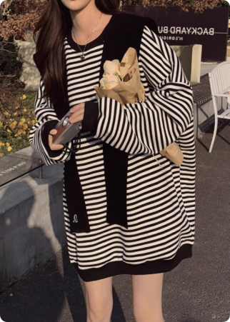 轻奢女装秋季新款时尚上衣气质百搭宽松条纹圆领卫衣